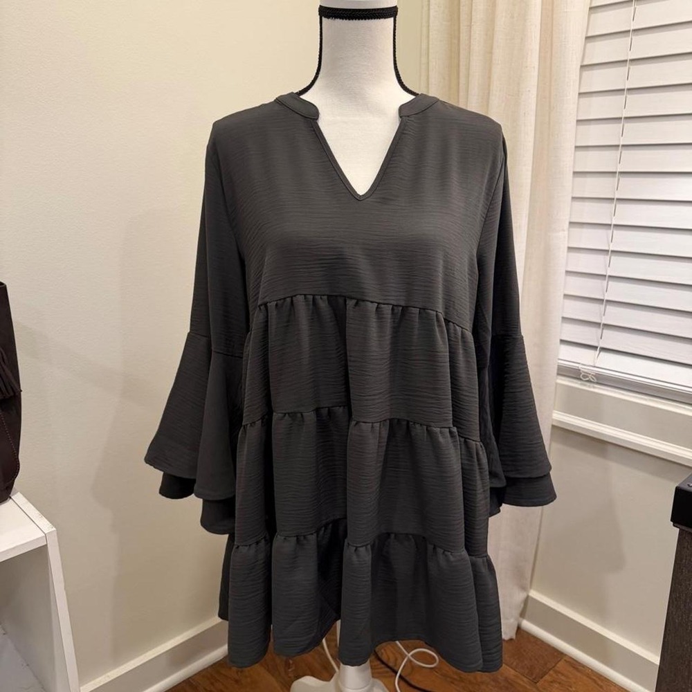 Zenana Grey Tiered Babydoll Blouse V-Neck Bell Sleeve Ruffle Top Large